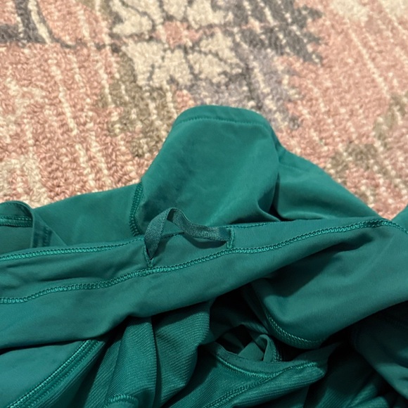 Lululemon Speed Up shorts. Collegiate green. - Picture 5 of 5